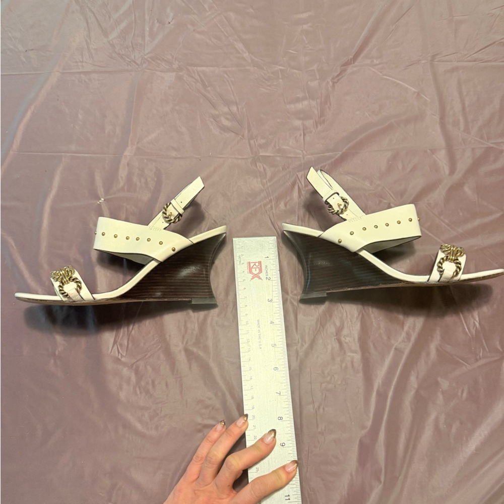 TORY BURCH Vintage Plaque Wedge Sandal New Ivory/Gold Size 6 MSRP $378 - Picture 9 of 10